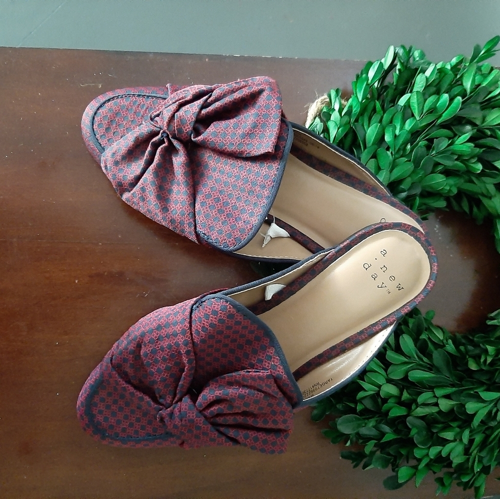Navy/red mules